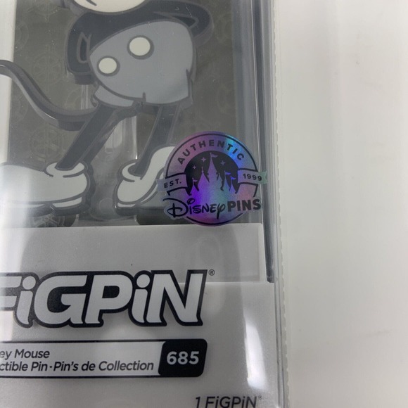 FiGPiN Disney Parks Exclusive 2022 Mickey Mouse as Steamboat Willie LR Pin #685 - Picture 3 of 6